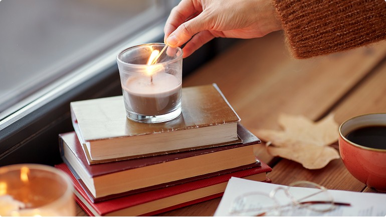 Rituelen, zoals een kaarsje aansteken voor wie er niet meer is, zorgen voor een mooie herinnering.